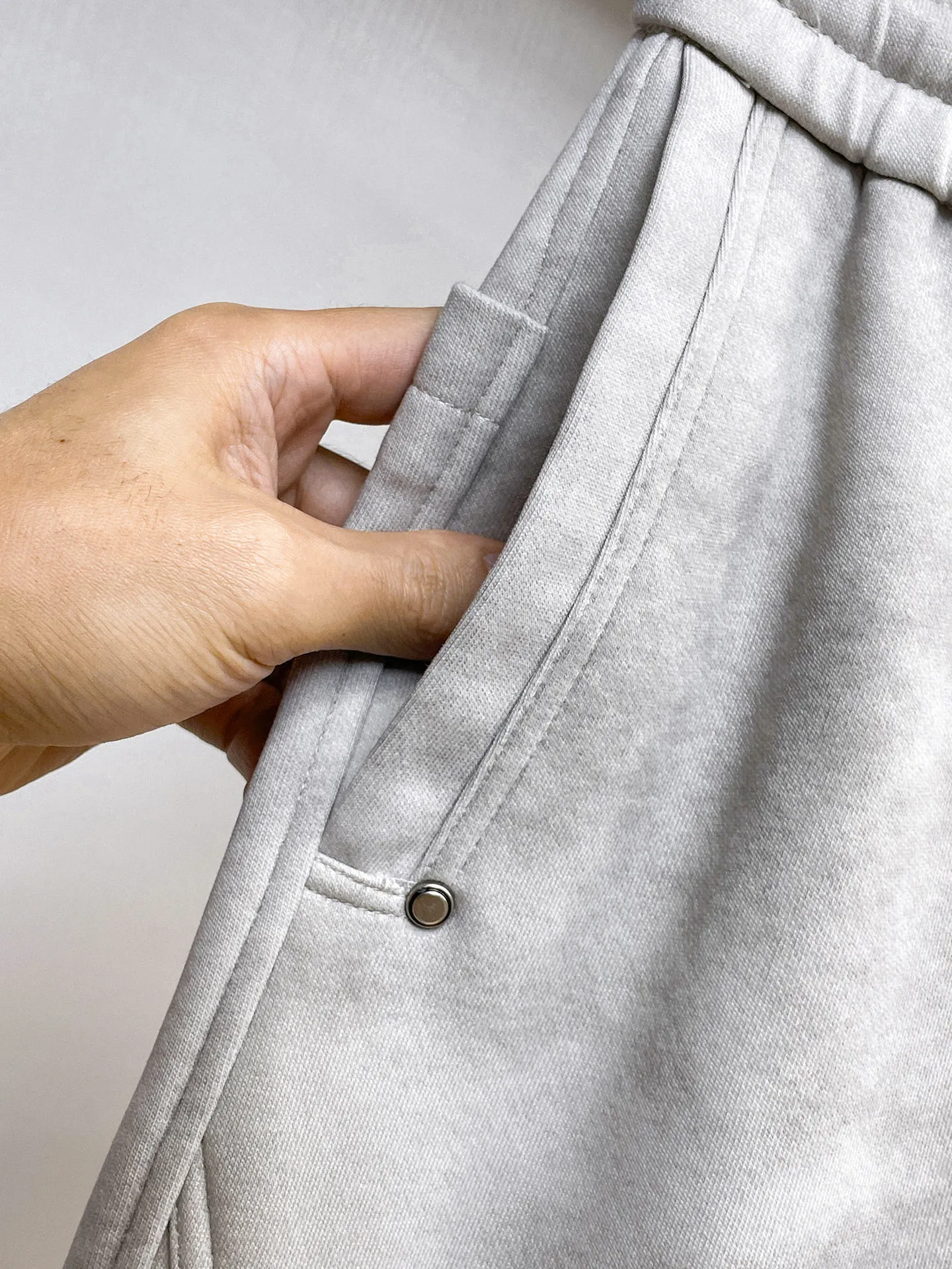 Balenciaga 🆕2026 Autumn and Winter New Arrival Casual Pants! The official website will be released simultaneously. Brand Classic LOGO casual pants, customized fabrics, excellent comfort and strong touch. Highly recognisable, perfect appearance and craftsmanship. Size:M-3XL